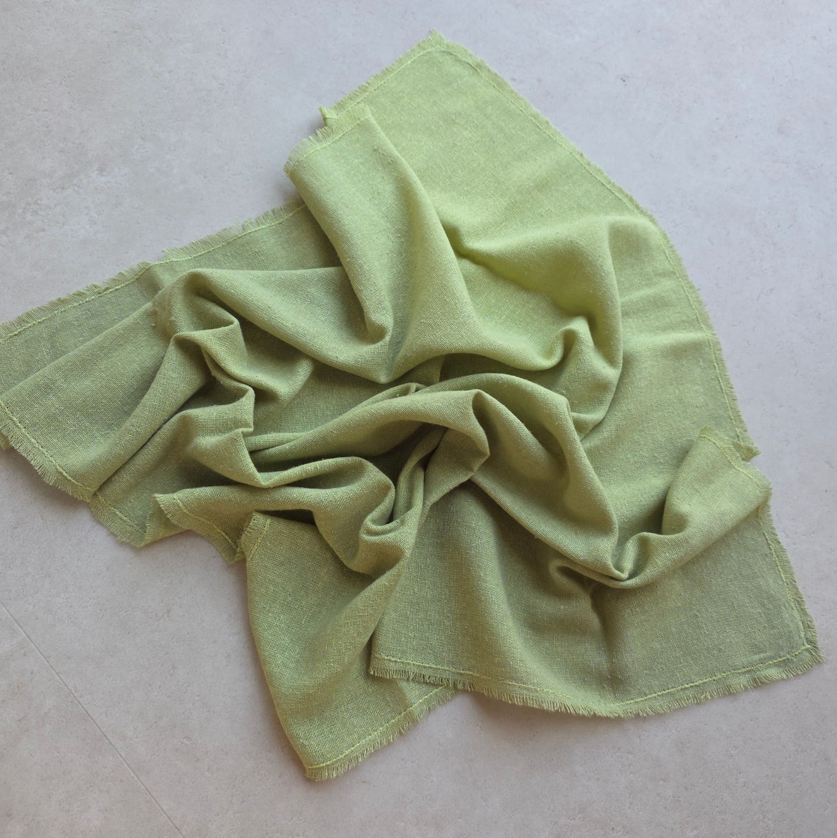 Bourettezijden doek Gras & Blaadjes – seizoenstafel & speelzijde | 52 × 52 cm