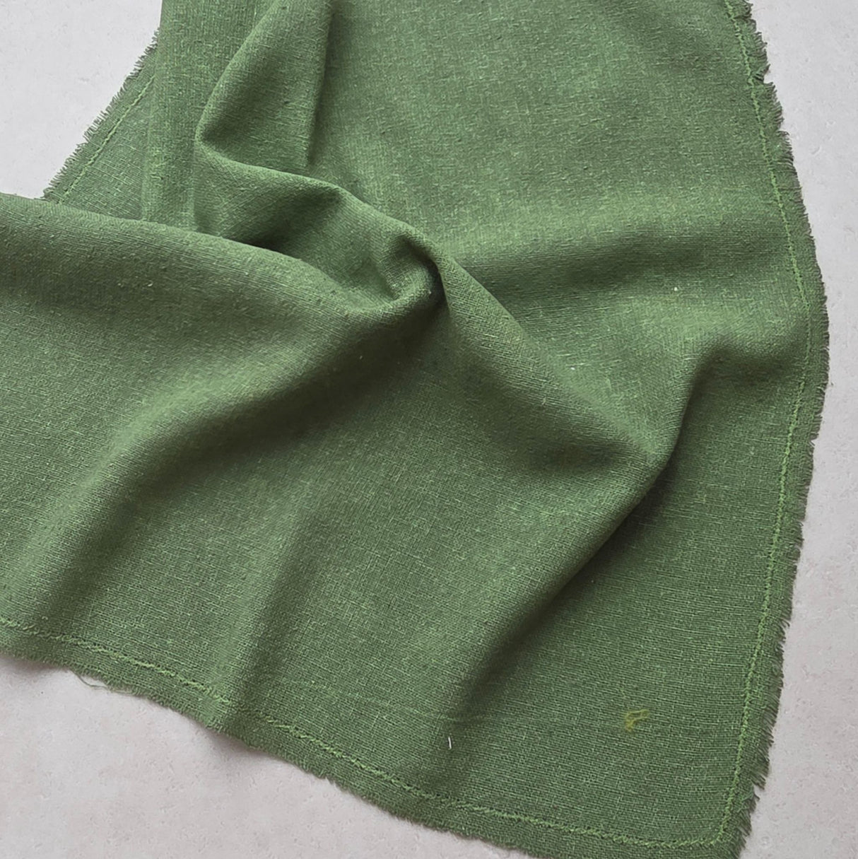 Bourettezijden doek MosGroen – seizoenstafel & speelzijde | 45 × 45 cm