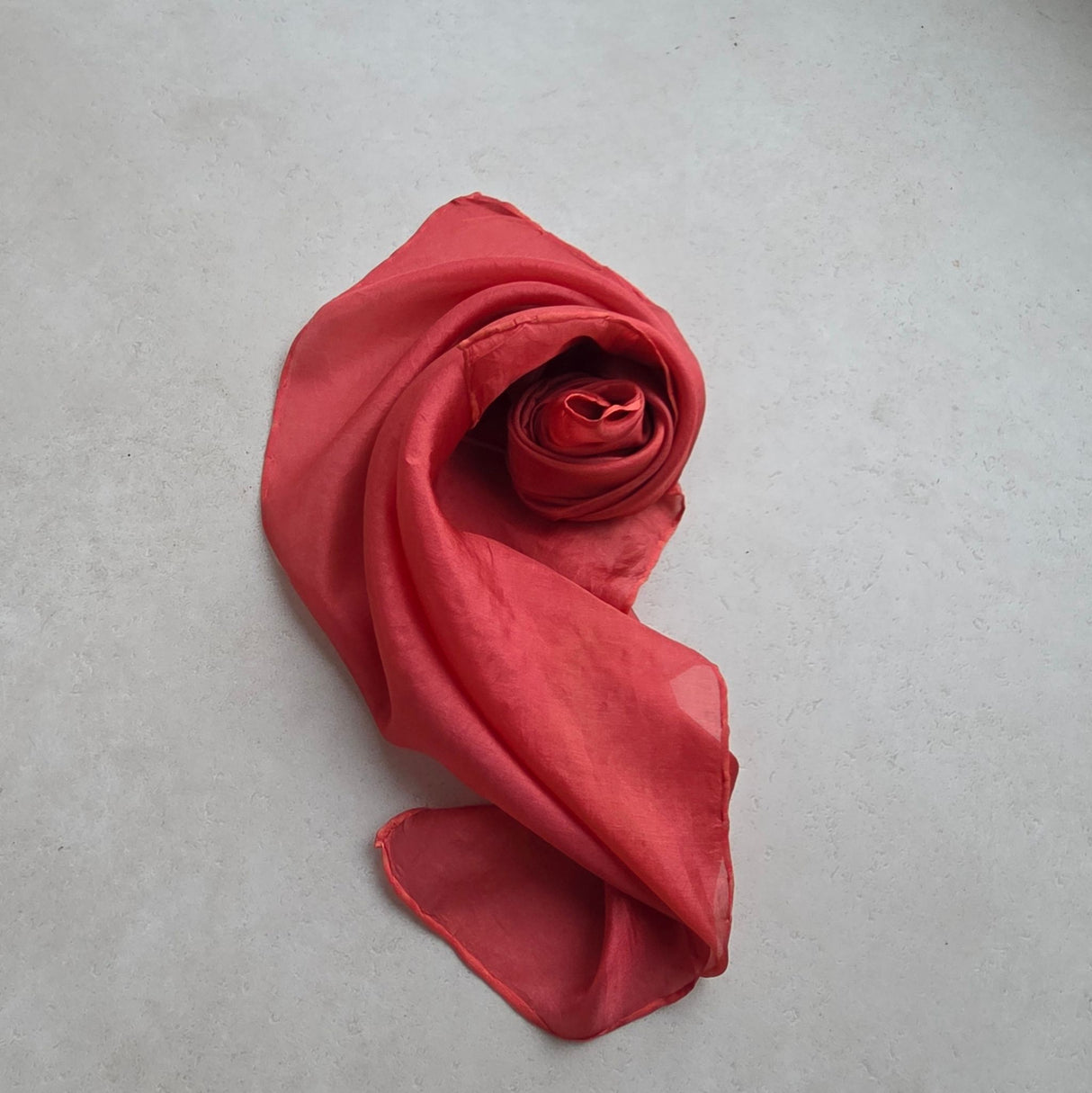 Zijden speeldoek Roest – uni pangeverfd roest-roodbruin | 55 × 55 cm