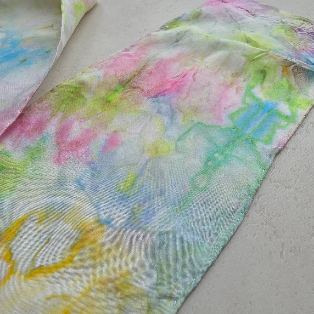 Zijden haarlint In alle Zachtheid - 150x10 cm - zachte regenboogtinten