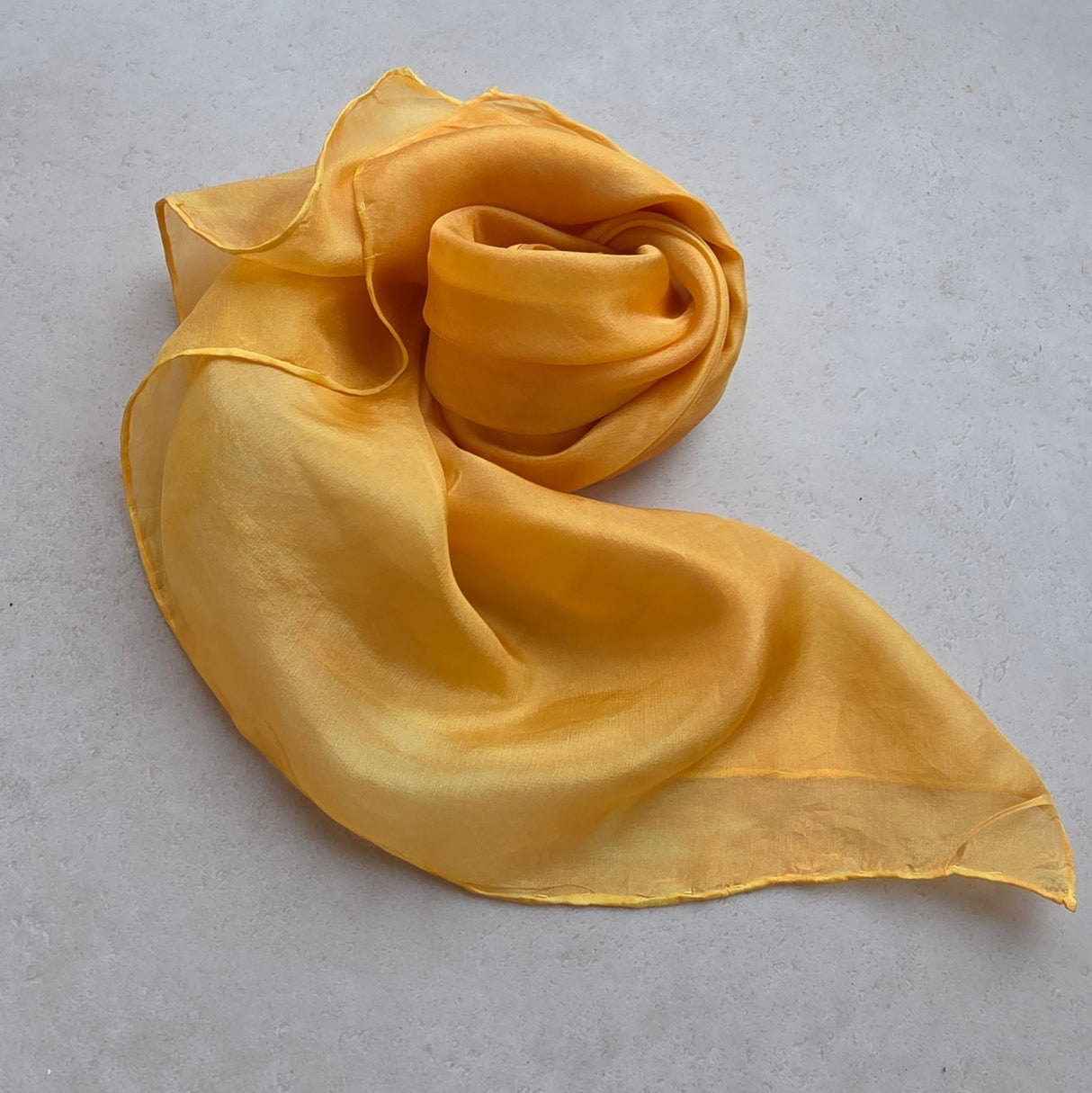 Zijden speeldoek ZonKracht – okergeel mêlee met goudbruin | 55 × 55 cm