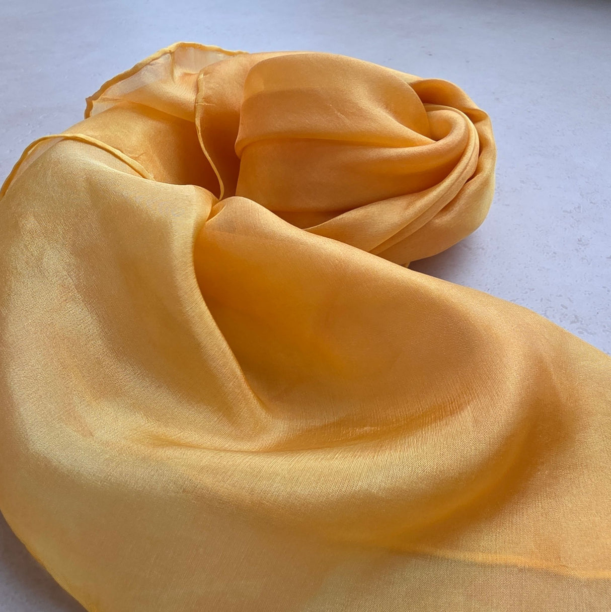 Zijden speeldoek ZonKracht – okergeel mêlee met goudbruin | 55 × 55 cm
