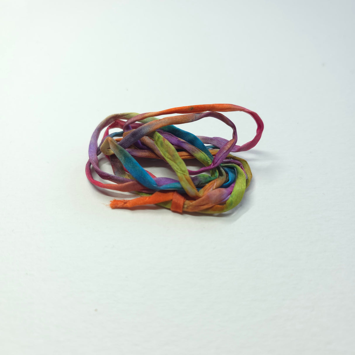 zijden armbandje regenboog handgeschilderd zonnestraaldraadje ritme