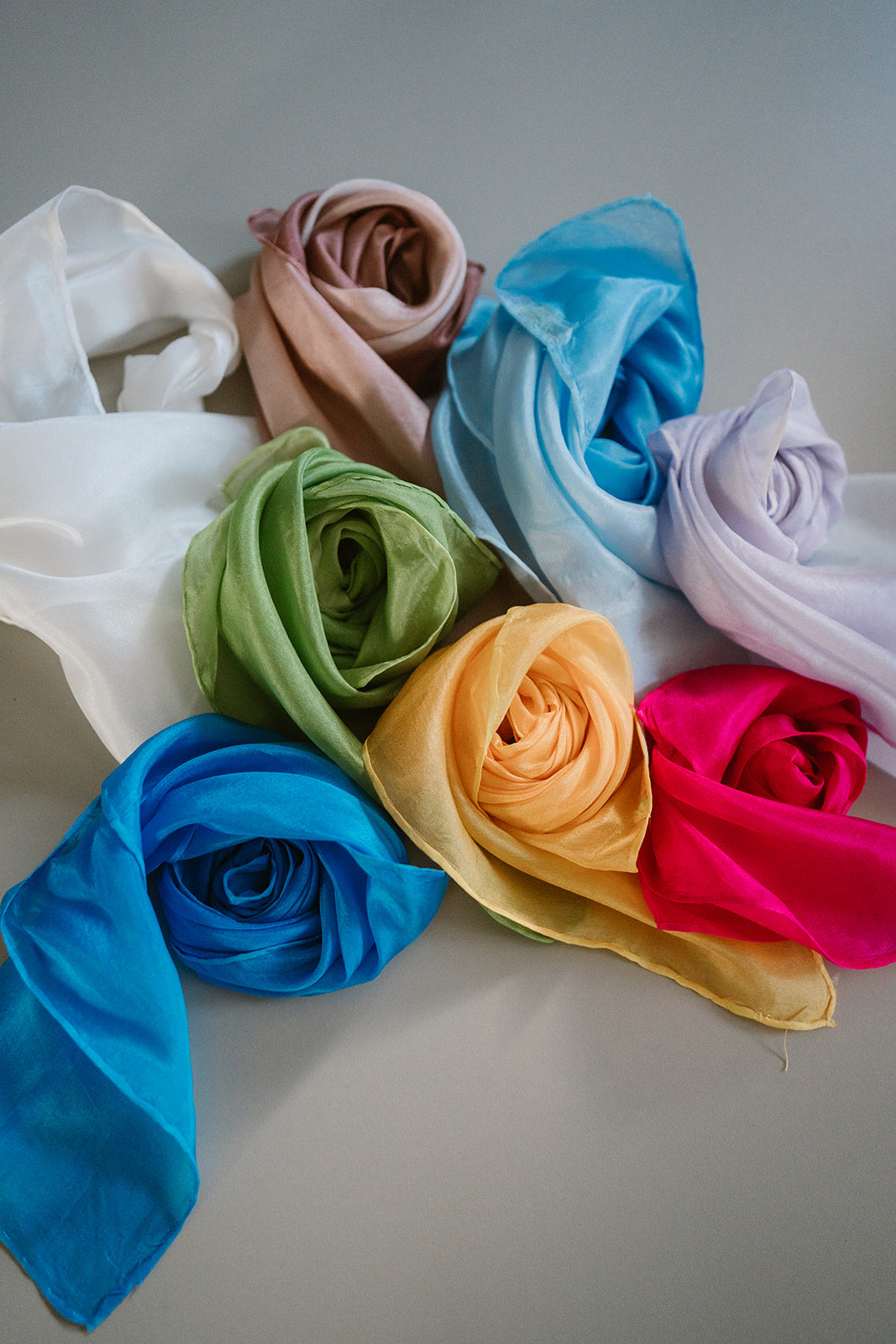 Handgemaakte zijden doek of sjaal in één kleur voor professioneel gebruik