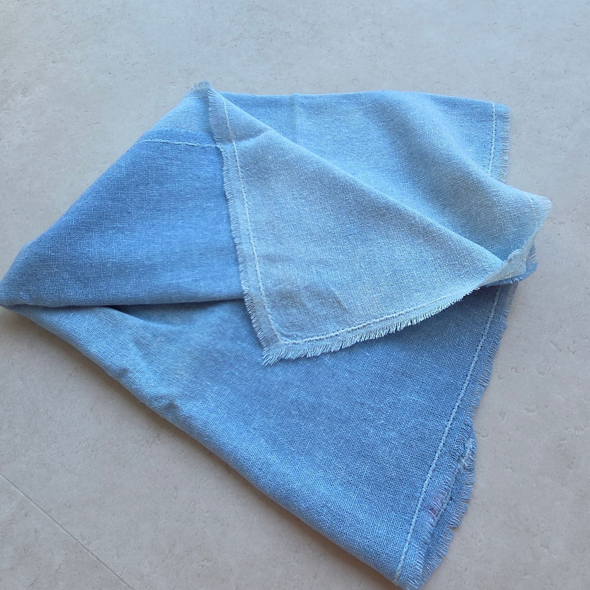 Bourettezijden doek Lucht – seizoenstafel & speelzijde | 55 × 55 cm