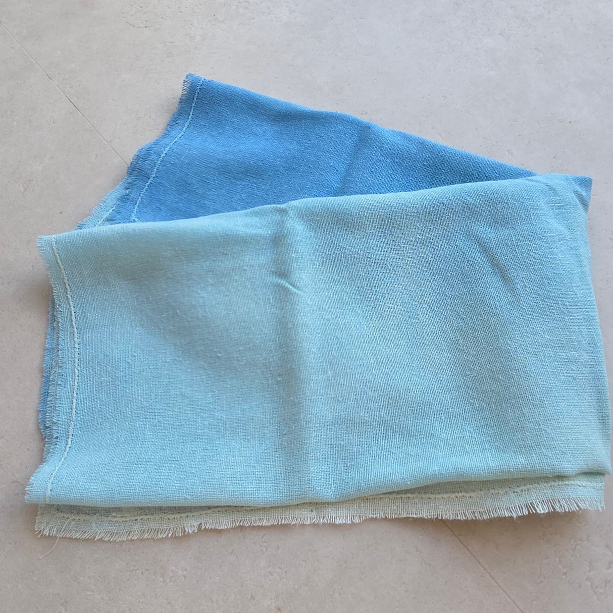 Bourettezijden doek Water – seizoenstafel & speelzijde | 55 × 55 cm