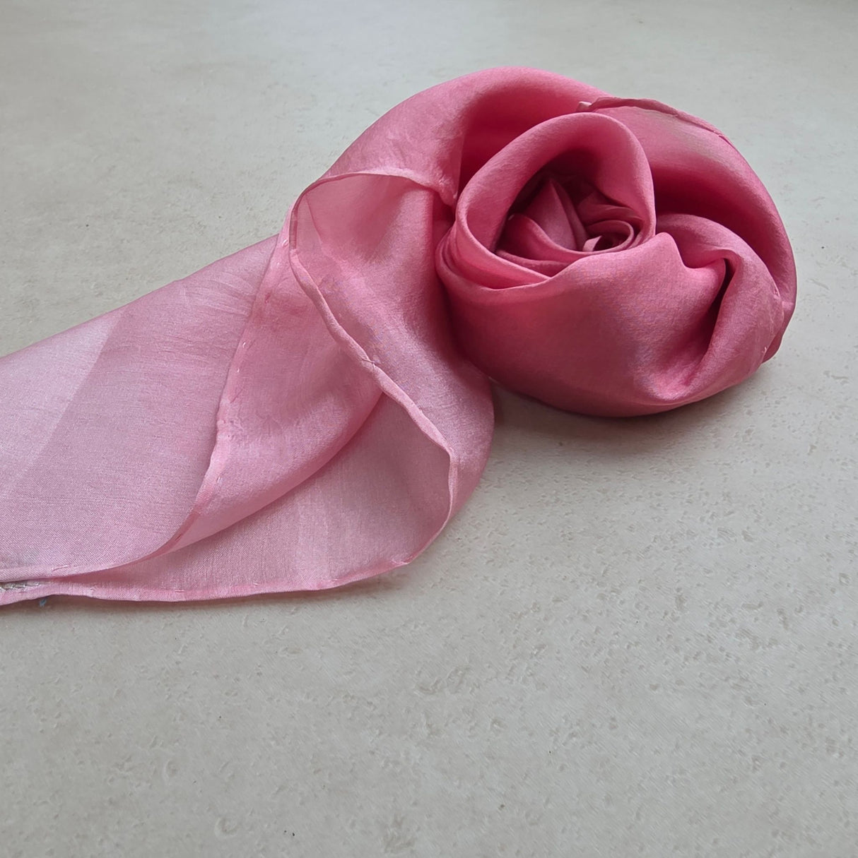 Zijden speeldoek DustyPink – oudroze dipdye handgeverfd | 45 × 45 cm