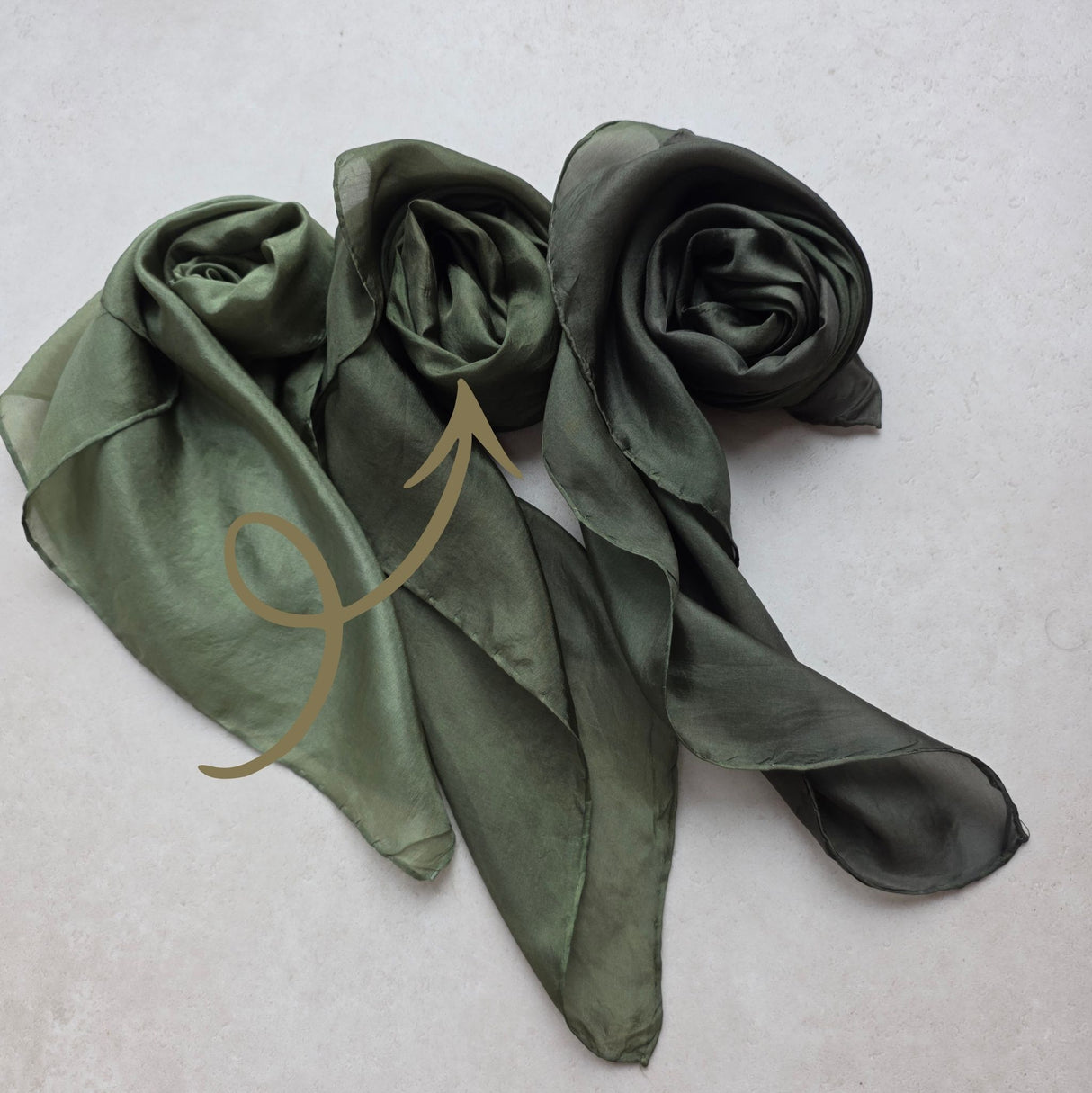 Zijden speeldoek MosGroen – mosgroen pangeverfd | 52 × 52 cm