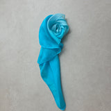 Zijden speeldoek Oceaan – Caribian blauw dipdye handgeverfd | 45 × 45 cm