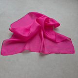 Zijden speeldoek PinkY – magenta roze handgeverfd | 45 × 45 cm