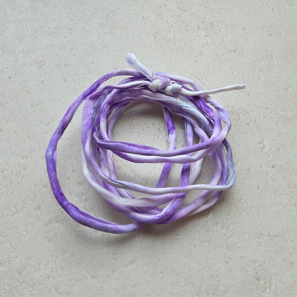 Handgeschilderd zijden armbandje Sereen lila