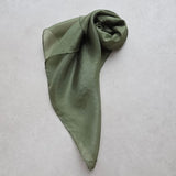 Zijden speeldoek ZachtMos – zacht mosgroen pangeverfd | 45 × 45 cm