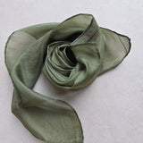 Zijden speeldoek ZachtMos – zacht mosgroen pangeverfd | 45 × 45 cm