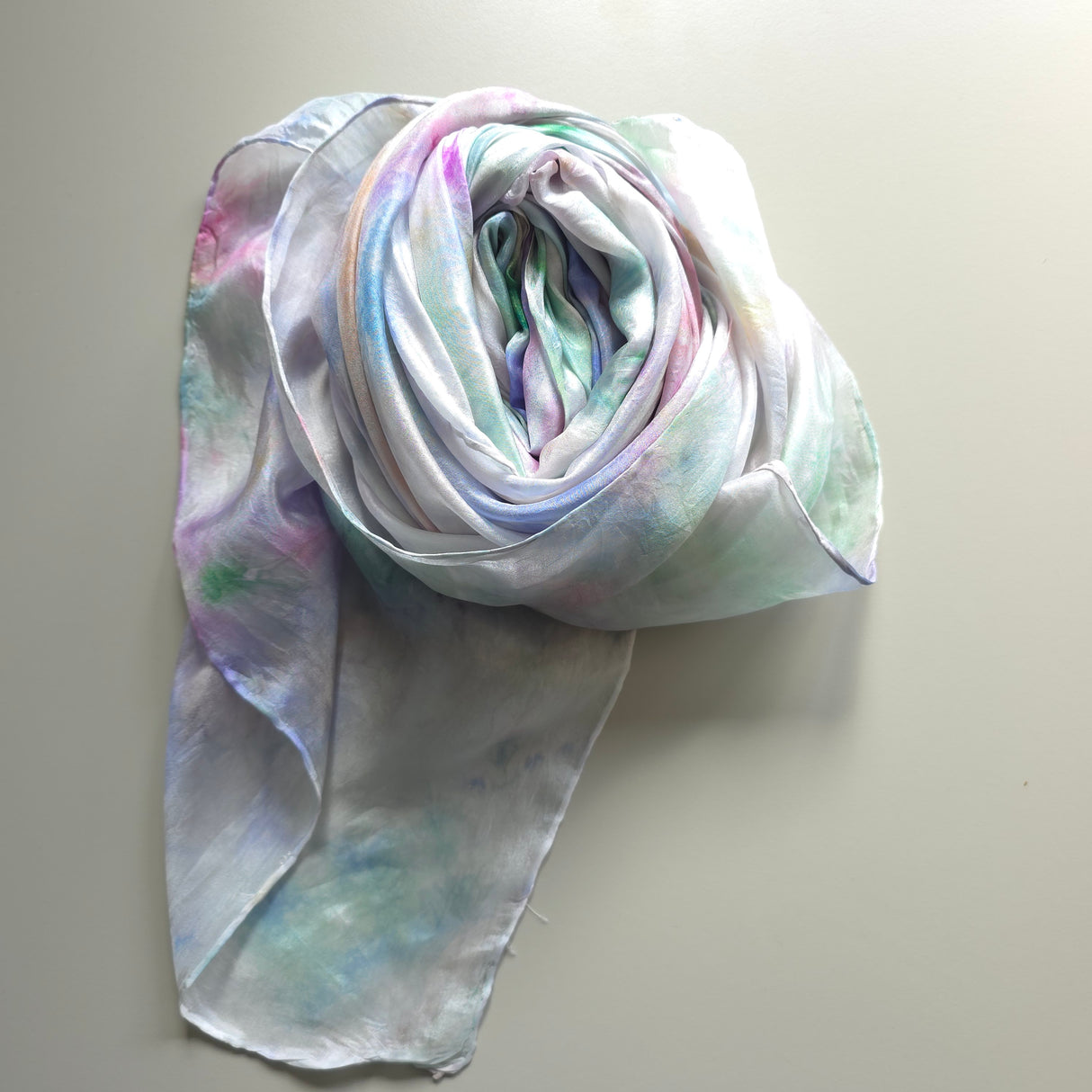 Handgeschilderde zijden sjaal Zacht 220x110 cm regenboogtinten