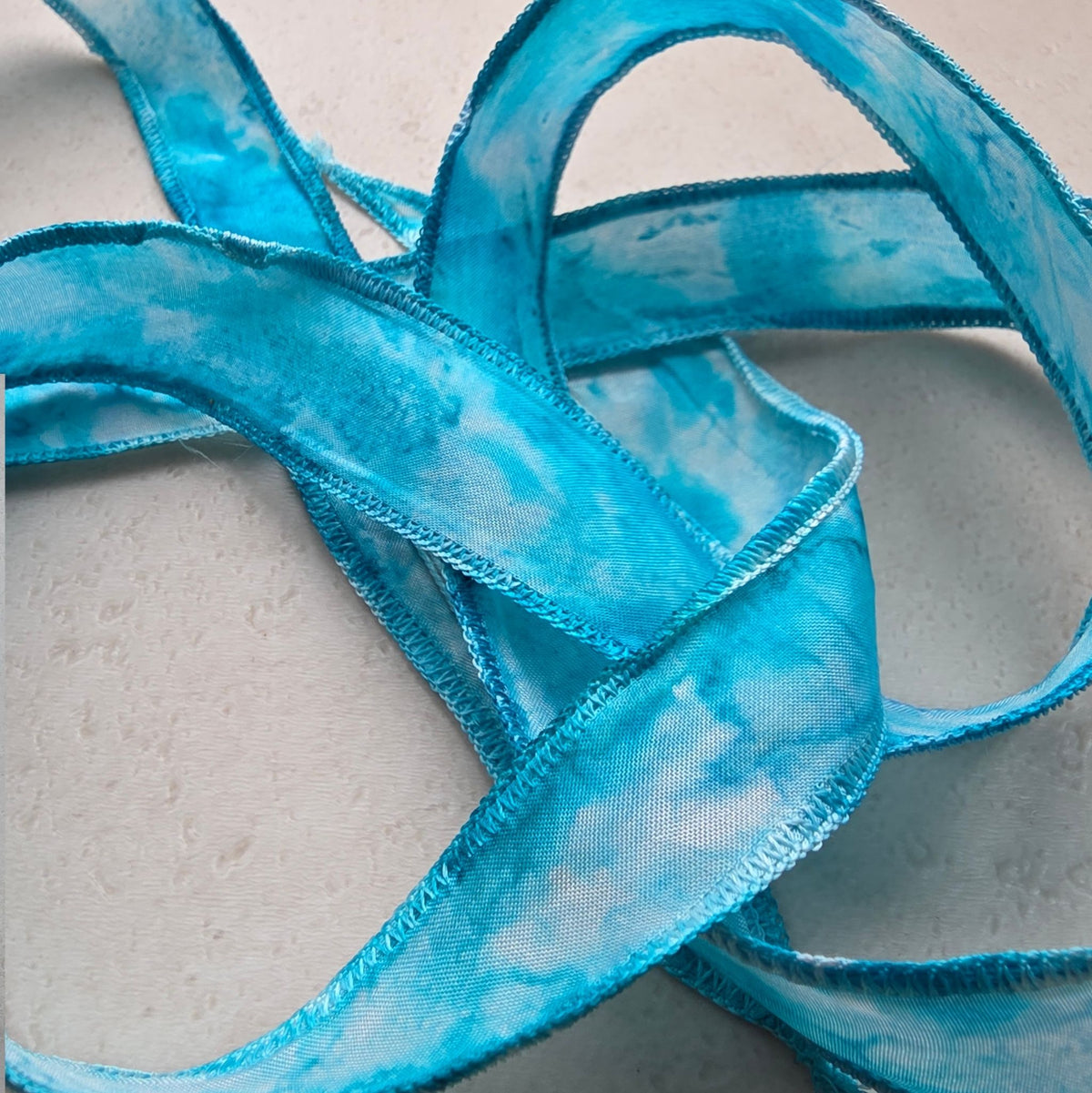 Zijden smal haarlint Oceaan - 110 x 2 cm - turquoise, zachtblauw en azuurblauw