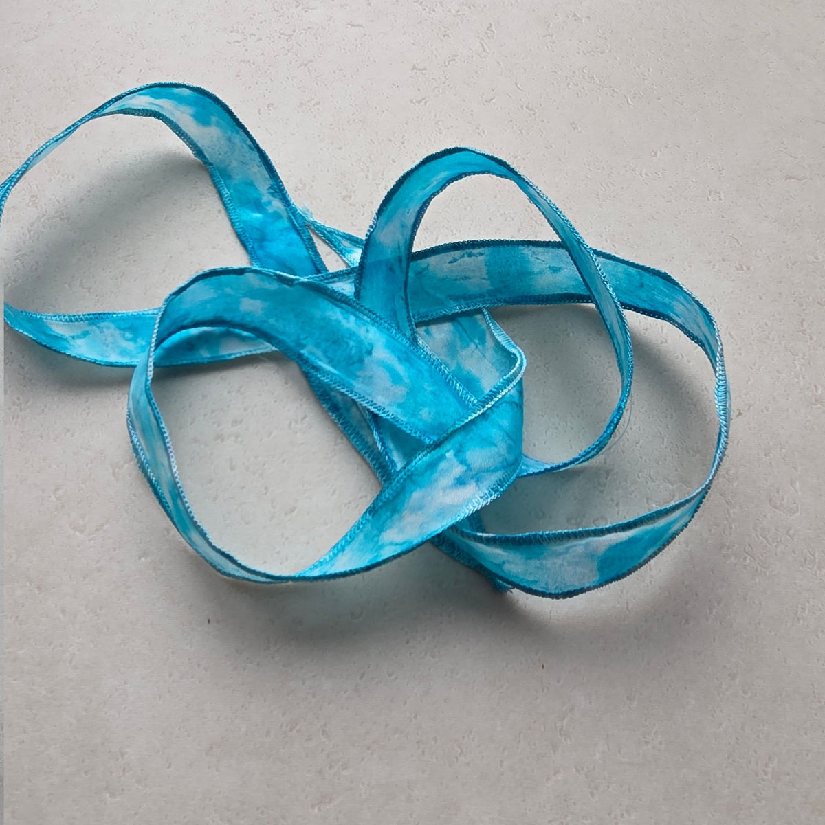 Zijden smal haarlint Oceaan - 110 x 2 cm - turquoise, zachtblauw en azuurblauw