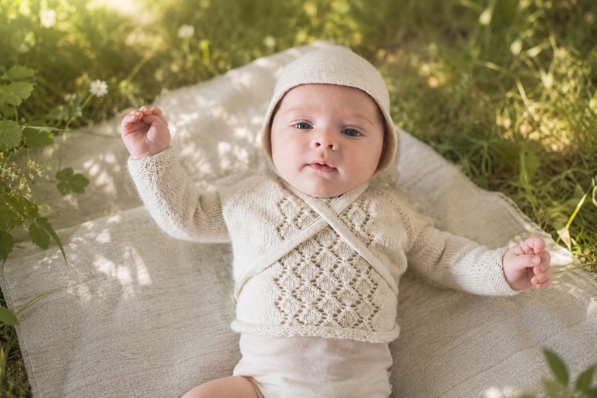 Zijden strikmutsje voor baby's