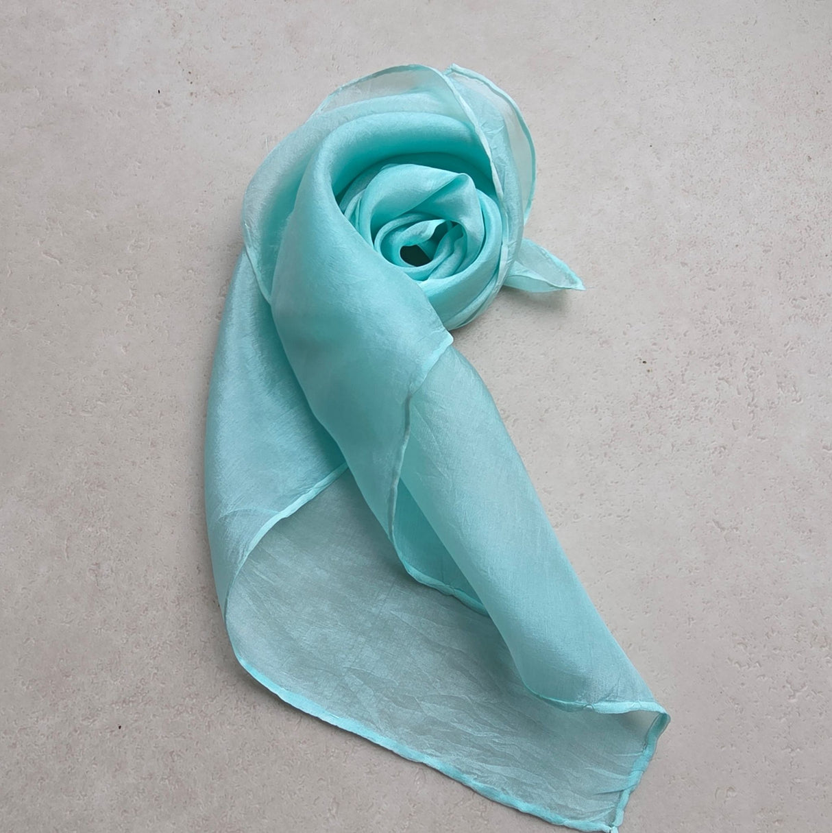 Zijden speeldoek MintyMint – uni pangeverfd mintgroen | 45 × 45 cm