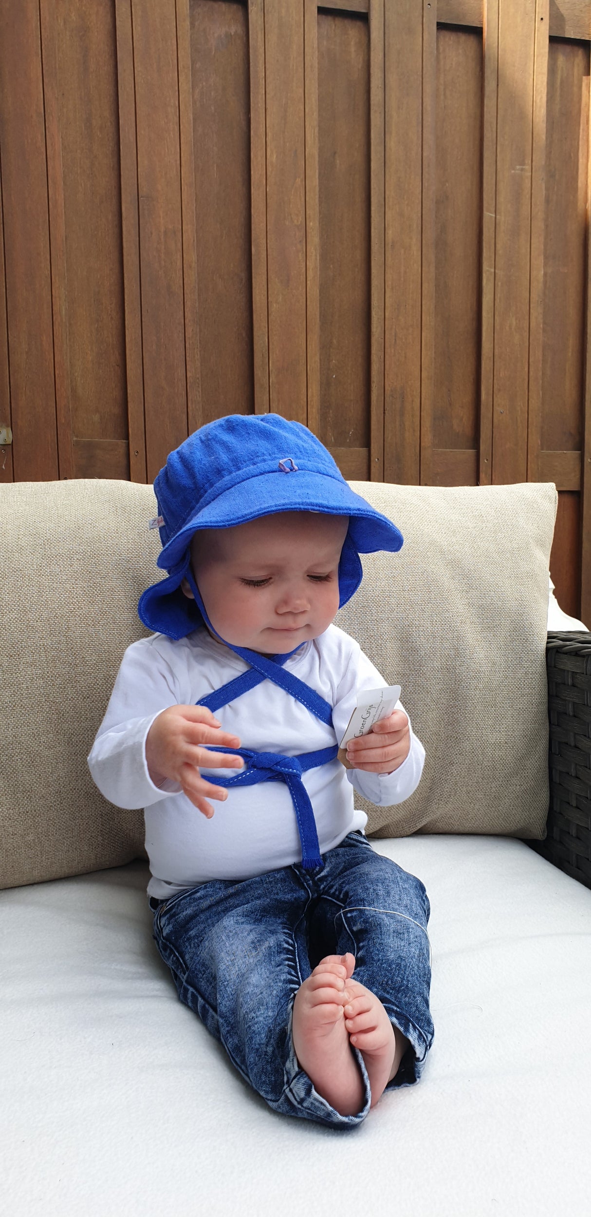 Zijden baby zonnehoed met klep – bourette zijde UV bescherming