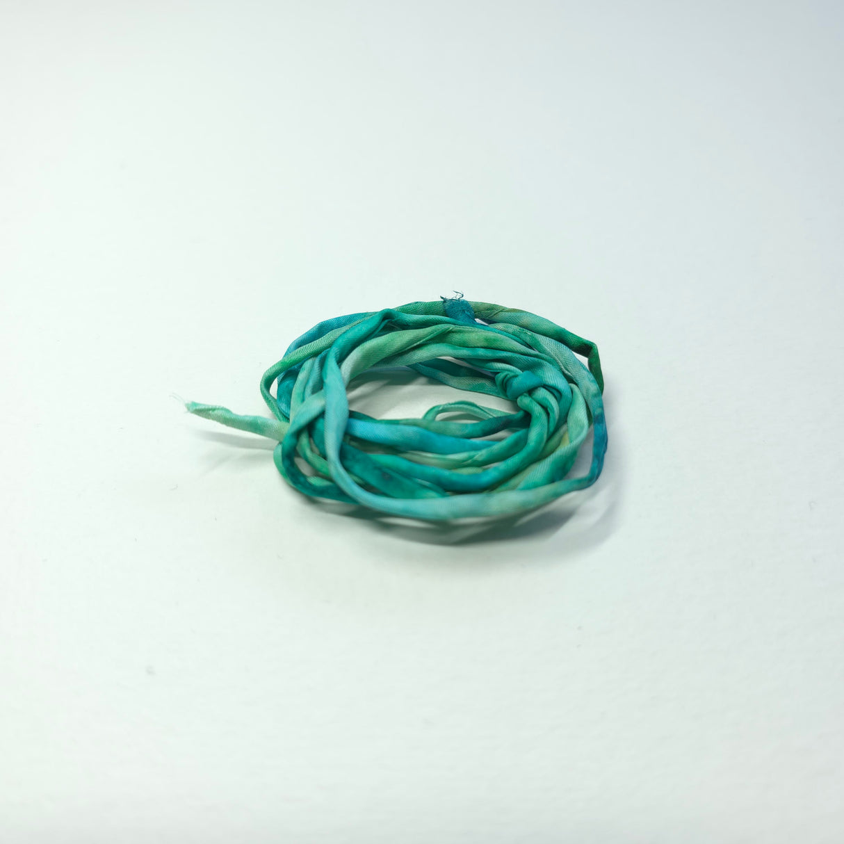 zijden armbandje blauw mint geel handgeschilderd vrijheid