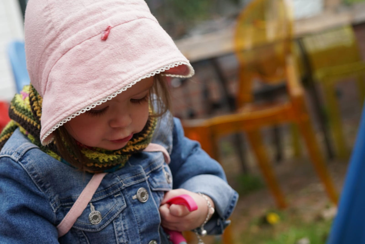 Zijden baby bonnet zon – UV bescherming bourette zijde