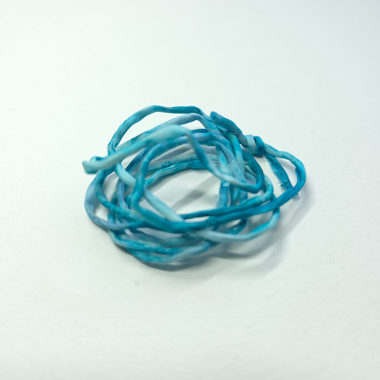 zijden armbandje blauw turquoise handgeschilderd oceaan