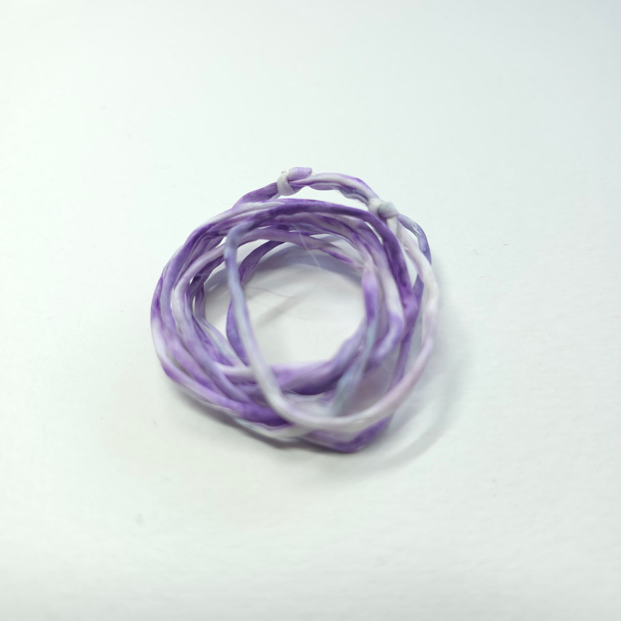 zijden armbandje lila paars handgeschilderd zacht sereen