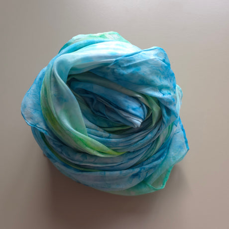 handgeschilderde zijden sjaal blauw groen 180x45 waterdrager